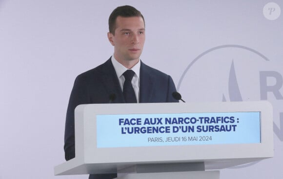 Jordan Bardella, président du Rassemblement national, lors de la conférence de presse ayant pour thème, Face aux narco-trafics l'urgence d'un sursaut à Paris, le 16 mai 2024. © Jonathan Rebboah / Panoramic / Bestimage 