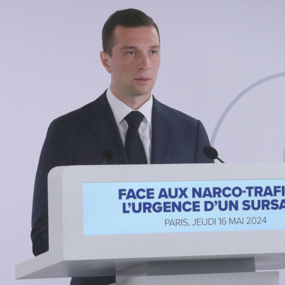 Jordan Bardella, président du Rassemblement national, lors de la conférence de presse ayant pour thème, Face aux narco-trafics l'urgence d'un sursaut à Paris, le 16 mai 2024. © Jonathan Rebboah / Panoramic / Bestimage 