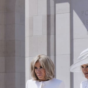 Camilla Parker Bowles, reine consort d'Angleterre et Brigitte Macron, Première Dame française lors de la cérémonie franco-britannique au mémorial britannique de Ver-sur-mer, France, le 6 juin 2024, lors du 80ème anniversaire du débarquement. © Ian Vogler/MirrorPix/Bestimage 