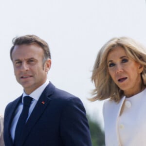 Avec leurs maris, elles ont participé à l'anniversaire du débarquement en Normandie. 
Le roi Charles III d'Angleterre, Emmanuel Macron, président de la République française, Camilla Parker Bowles, reine consort d'Angleterre et Brigitte Macron, Première Dame française lors de la cérémonie franco-britannique au mémorial britannique de Ver-sur-mer, France, le 6 juin 2024, lors du 80ème anniversaire du débarquement. © Ian Vogler/MirrorPix/Bestimage 