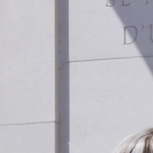 Car la première dame française avait oublié qu'elle ne doit pas toucher la reine ! 
Camilla Parker Bowles, reine consort d'Angleterre et Brigitte Macron, Première Dame française lors de la cérémonie franco-britannique au mémorial britannique de Ver-sur-mer, France, le 6 juin 2024, lors du 80ème anniversaire du débarquement. © Ian Vogler/MirrorPix/Bestimage 