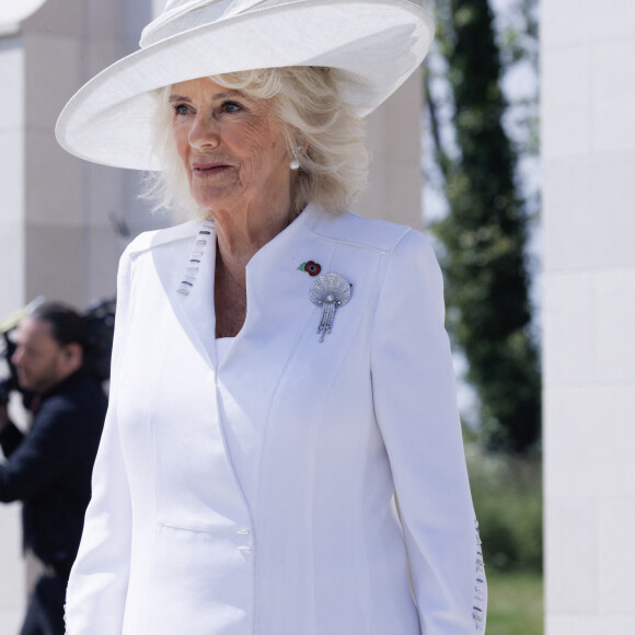 Camilla Parker Bowles, reine consort d'Angleterre lors de la cérémonie franco-britannique au mémorial britannique de Ver-sur-mer, France, le 6 juin 2024, lors du 80ème anniversaire du débarquement. © Ian Vogler/MirrorPix/Bestimage 