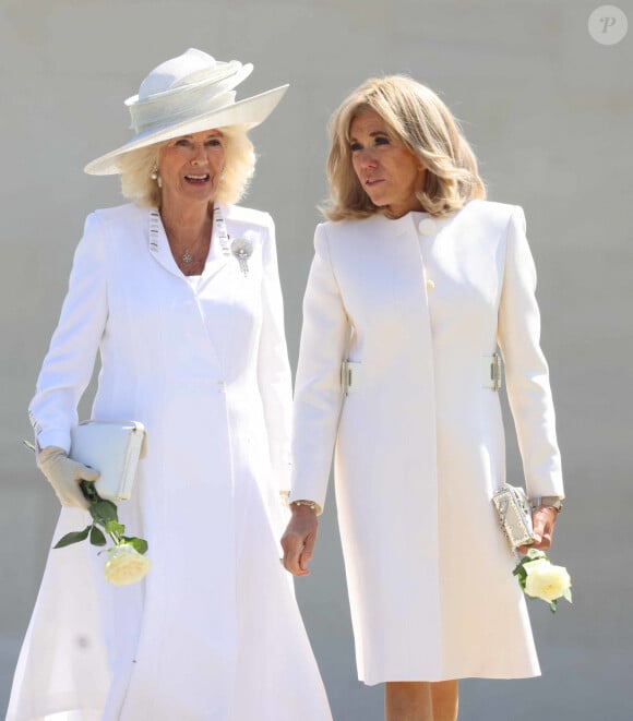 Camilla Parker Bowles, reine consort d'Angleterre et Brigitte Macron, Première Dame française lors de la cérémonie franco-britannique au mémorial britannique de Ver-sur-mer, France, le 6 juin 2024, lors du 80ème anniversaire du débarquement. © Ian Vogler/MirrorPix/Bestimage 