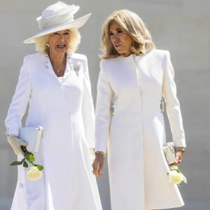 Camilla Parker Bowles, reine consort d'Angleterre et Brigitte Macron, Première Dame française lors de la cérémonie franco-britannique au mémorial britannique de Ver-sur-mer, France, le 6 juin 2024, lors du 80ème anniversaire du débarquement. © Ian Vogler/MirrorPix/Bestimage 