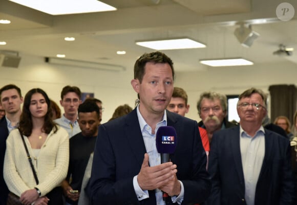 Élu en 2019 à l'âge de 33 ans, le jeune homme politique se présente face à Manon Aubry, Valérie Hayer ou encore Jordan Bardella.
Le candidat LR François Xavier Bellamy tient un meeting pour les élections européennes à Bordeaux, le 1er juin 2024. Patrice Pierrot/ABACAPRESS.COM