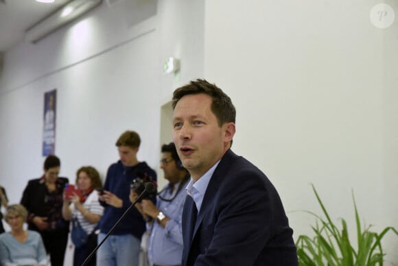 Fiancé, l'homme prépare son mariage avec une femme travaillant dans le domaine maritime.
Le candidat LR François-Xavier Bellamy tient un meeting pour les élections européennes à Bordeaux, le 1er juin 2024. Patrice Pierrot/ABACAPRESS.COM