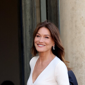 Carla Bruni-Sarkozy - Dîner d'état en l'honneur du président des Etats-Unis et sa femme au palais de l'Elysée à Paris, à l'occasion de leur visite officielle en France. Le 8 juin 2024 © Jacovides-Moreau / Bestimage 