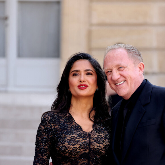 Salma Hayek et son mari Francois-Henri Pinault - Dîner d'état en l'honneur du président des Etats-Unis et sa femme au palais de l'Elysée à Paris, à l'occasion de leur visite officielle en France. Le 8 juin 2024 © Jacovides-Moreau / Bestimage 