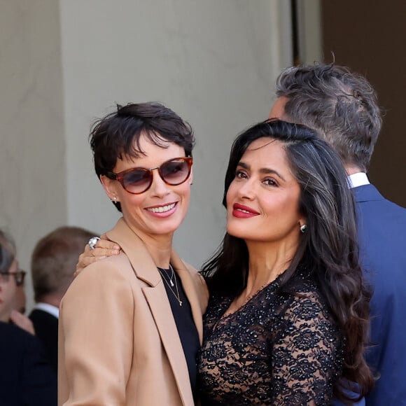 Bérénice Bejo et Salma Hayek - Dîner d'état en l'honneur du président des Etats-Unis et sa femme au palais de l'Elysée à Paris, à l'occasion de leur visite officielle en France. Le 8 juin 2024 © Jacovides-Moreau / Bestimage 