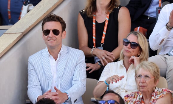 Laurent Macron et sa femme Sabine - Célébrités dans les tribunes de la finale homme des Internationaux de France de tennis de Roland Garros 2024 à Paris le 9 juin 2024. © Jacovides-Moreau/Bestimage 