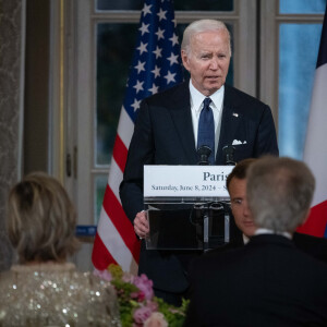 Le président Emmanuel Macron et sa femme Brigitte avec le président des Etats-Unis Joe Biden et sa femme Jill, Bernard Arnault et sa femme Hélène Mercier-Arnault lors du dîner d'Etat au Palais de l'Elysée à Paris le 8 juin 2024. © Eric Tschaen/Pool/Bestimage 