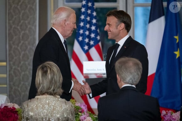 Le président Emmanuel Macron et sa femme Brigitte avec le président des Etats-Unis Joe Biden et sa femme Jill, Bernard Arnault et sa femme Hélène Mercier-Arnault lors du dîner d'Etat au Palais de l'Elysée à Paris le 8 juin 2024. © Eric Tschaen/Pool/Bestimage 