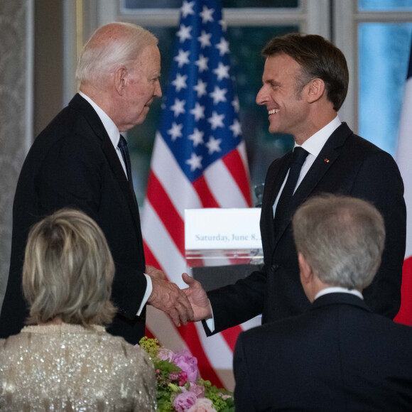 Le président Emmanuel Macron et sa femme Brigitte avec le président des Etats-Unis Joe Biden et sa femme Jill, Bernard Arnault et sa femme Hélène Mercier-Arnault lors du dîner d'Etat au Palais de l'Elysée à Paris le 8 juin 2024. © Eric Tschaen/Pool/Bestimage 