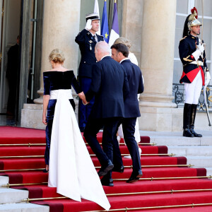 Brigitte Macron et son mari Emmanuel, Joe Biden et sa femme Jill - Dîner d'état en l'honneur du président des Etats-Unis et sa femme au palais de l'Elysée à Paris, à l'occasion de leur visite officielle en France. Le 8 juin 2024 © Jacovides-Moreau / Bestimage 