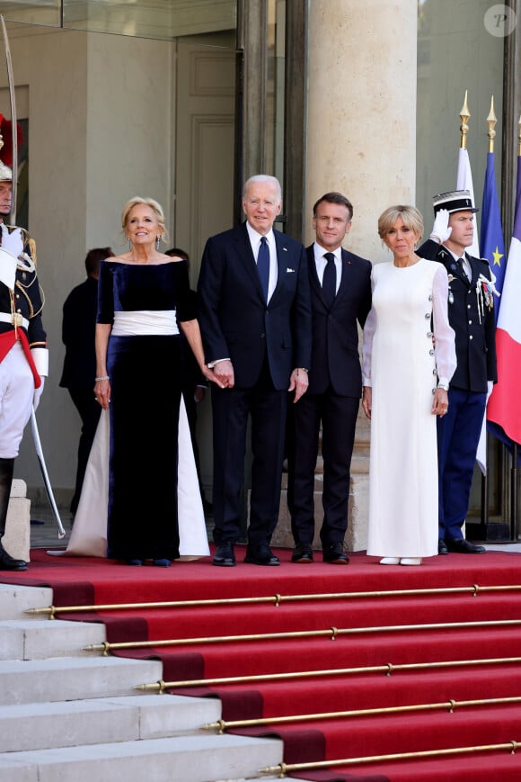 Jill Biden et son mari Joe, Emmanuel Macron et sa femme Brigitte - Dîner d'état en l'honneur du président des Etats-Unis et sa femme au palais de l'Elysée à Paris, à l'occasion de leur visite officielle en France. Le 8 juin 2024 © Jacovides-Moreau / Bestimage 