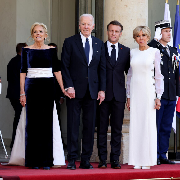 Jill Biden et son mari Joe, Emmanuel Macron et sa femme Brigitte - Dîner d'état en l'honneur du président des Etats-Unis et sa femme au palais de l'Elysée à Paris, à l'occasion de leur visite officielle en France. Le 8 juin 2024 © Jacovides-Moreau / Bestimage 