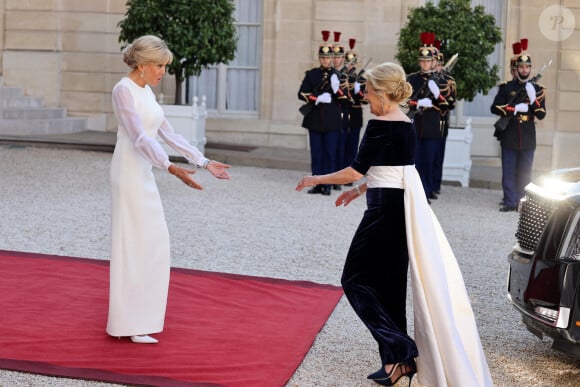 Brigitte Macron et Jill Biden - Dîner d'état en l'honneur du président des Etats-Unis et sa femme au palais de l'Elysée à Paris, à l'occasion de leur visite officielle en France. Le 8 juin 2024 © Jacovides-Moreau / Bestimage 