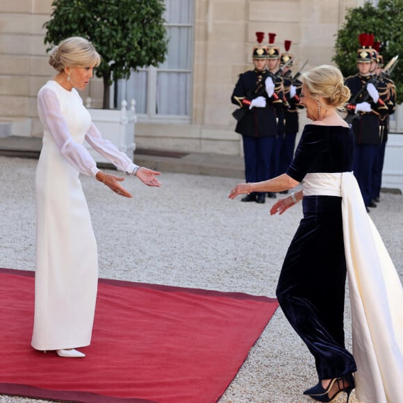 Brigitte Macron et Jill Biden - Dîner d'état en l'honneur du président des Etats-Unis et sa femme au palais de l'Elysée à Paris, à l'occasion de leur visite officielle en France. Le 8 juin 2024 © Jacovides-Moreau / Bestimage 