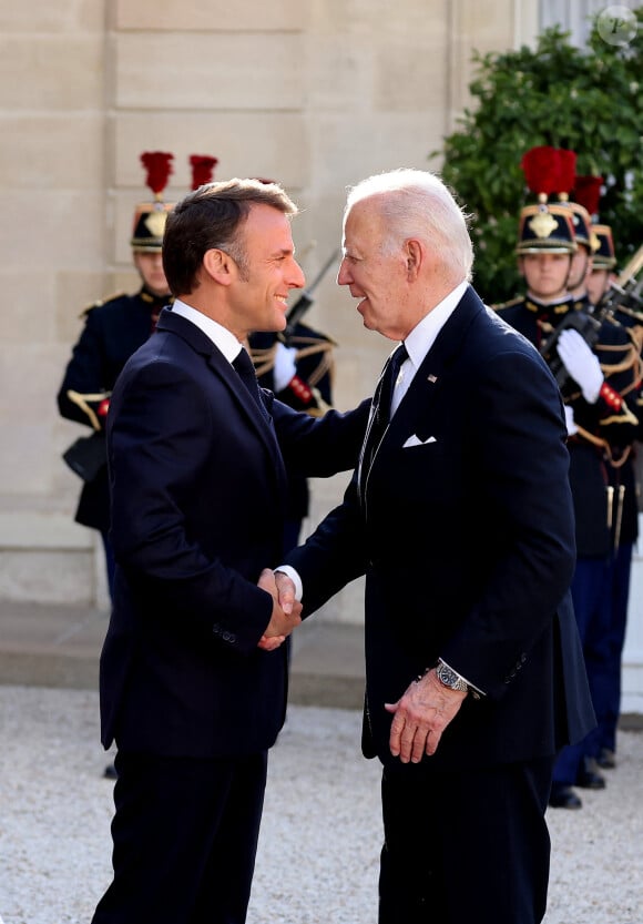 Emmanuel Macron et Joe Biden - Dîner d'état en l'honneur du président des Etats-Unis et sa femme au palais de l'Elysée à Paris, à l'occasion de leur visite officielle en France. Le 8 juin 2024 © Jacovides-Moreau / Bestimage 