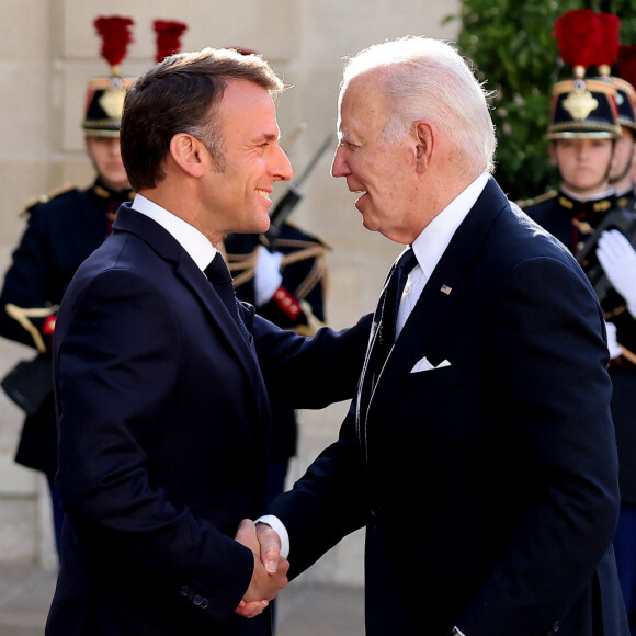 Emmanuel Macron et Joe Biden - Dîner d'état en l'honneur du président des Etats-Unis et sa femme au palais de l'Elysée à Paris, à l'occasion de leur visite officielle en France. Le 8 juin 2024 © Jacovides-Moreau / Bestimage 