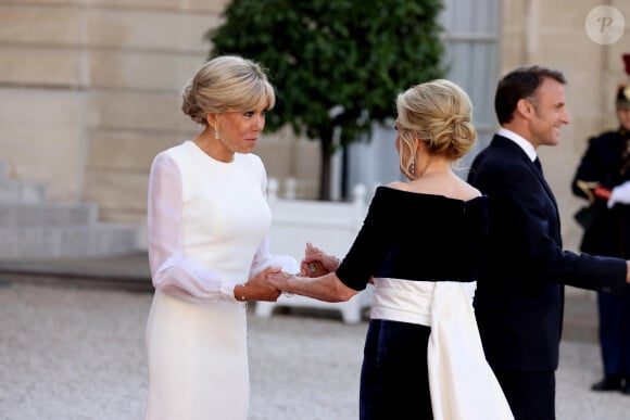 Brigitte Macron et Jill Biden - Dîner d'état en l'honneur du président des Etats-Unis et sa femme au palais de l'Elysée à Paris, à l'occasion de leur visite officielle en France. Le 8 juin 2024 © Jacovides-Moreau / Bestimage 