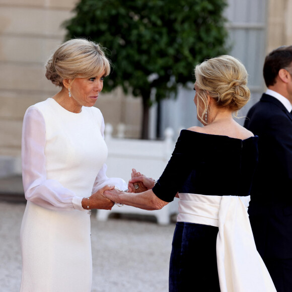 Brigitte Macron et Jill Biden - Dîner d'état en l'honneur du président des Etats-Unis et sa femme au palais de l'Elysée à Paris, à l'occasion de leur visite officielle en France. Le 8 juin 2024 © Jacovides-Moreau / Bestimage 