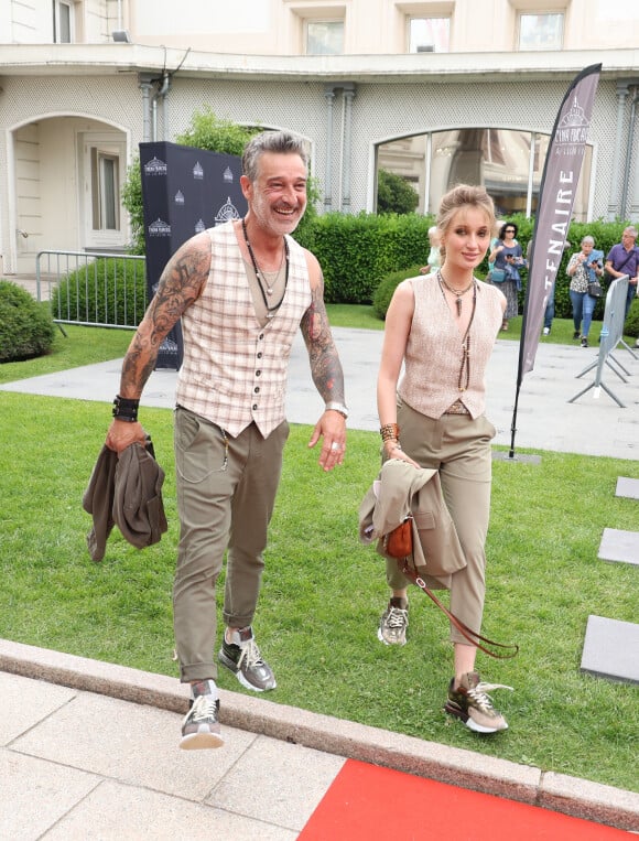 Exclusif - Stéphane Blancafort et sa compagne Catherine Davydzenka - Arrivées au photocall de la 3ème édition du Festival du Cinéma Français et de la Gastronomie d'Aix-les-Bains. Le 8 juin 2024 © Denis Guignebourg / Bestimage