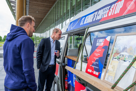 Une visite qui a aidé l'équipe, surmotivée ! 
Prince William et Harry Kane - Le prince William est allé à la rencontre de l'équipe britannique de football avant l'Euro le 14 juin prochain, dans leur centre d'entraînement de St George's Park à Burton upon Trent. 10 juin 2024. @ Paul Cooper/Daily Telegraph/PA Wire.