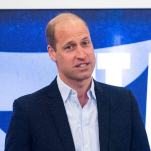 Le prince William est venu encourager l'équipe anglaise de football.
Prince William et Gareth Southgate - Le prince William est allé à la rencontre de l'équipe britannique de football avant l'Euro, dans leur centre d'entraînement de St George's Park à Burton upon Trent. @ Paul Cooper/Daily Telegraph/PA Wire.