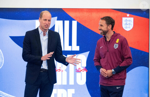 Prince William et Gareth Southgate - Le prince William est allé à la rencontre de l'équipe britannique de football avant l'Euro le 14 juin prochain, dans leur centre d'entraînement de St George's Park à Burton upon Trent. 10 juin 2024. @ Paul Cooper/Daily Telegraph/PA Wire.