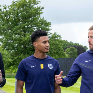 Prince William, Jill Caits et Harry Kane - Le prince William est allé à la rencontre de l'équipe britannique de football avant l'Euro le 14 juin prochain, dans leur centre d'entraînement de St George's Park à Burton upon Trent. 10 juin 2024. @ Paul Cooper/Daily Telegraph/PA Wire.