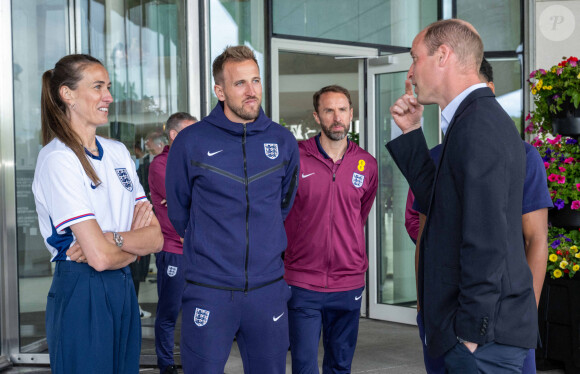 Prince William, Jill Scott, Harry Kane et Gareth Southgate - Le prince William est allé à la rencontre de l'équipe britannique de football avant l'Euro le 14 juin prochain, dans leur centre d'entraînement de St George's Park à Burton upon Trent. 10 juin 2024. @ Paul Cooper/Daily Telegraph/PA Wire.