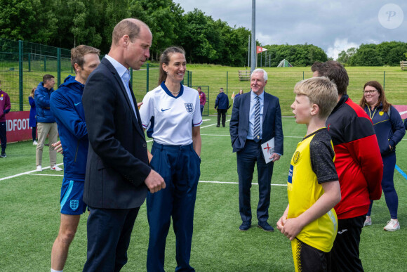 Et il a rencontré les jeunes du club. 
Prince William et Gareth Southgate - Le prince William est allé à la rencontre de l'équipe britannique de football avant l'Euro le 14 juin prochain, dans leur centre d'entraînement de St George's Park à Burton upon Trent. 10 juin 2024. @ Paul Cooper/Daily Telegraph/PA Wire.