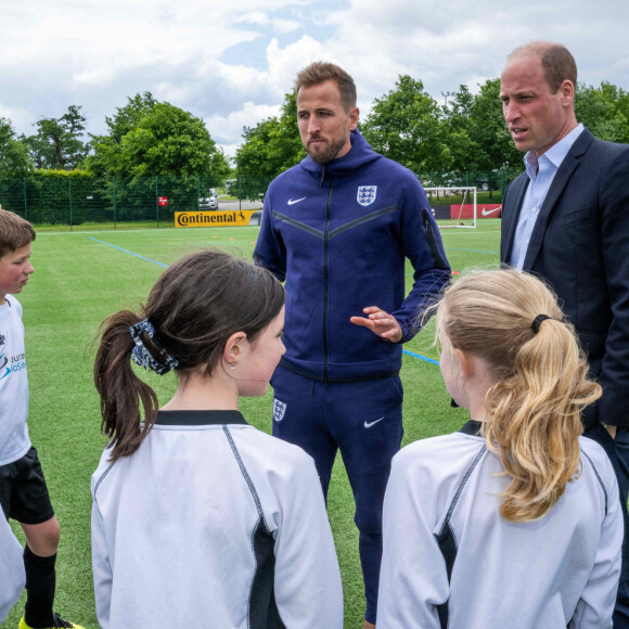 Prince William et Harry Kane - Le prince William est allé à la rencontre de l'équipe britannique de football avant l'Euro le 14 juin prochain, dans leur centre d'entraînement de St George's Park à Burton upon Trent. 10 juin 2024. @ Paul Cooper/Daily Telegraph/PA Wire.