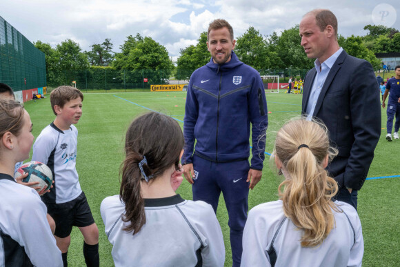 Prince William et Harry Kane - Le prince William est allé à la rencontre de l'équipe britannique de football avant l'Euro le 14 juin prochain, dans leur centre d'entraînement de St George's Park à Burton upon Trent. 10 juin 2024. @ Paul Cooper/Daily Telegraph/PA Wire.