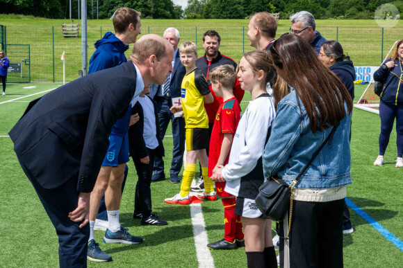 Prince William - Le prince William est allé à la rencontre de l'équipe britannique de football avant l'Euro le 14 juin prochain, dans leur centre d'entraînement de St George's Park à Burton upon Trent. 10 juin 2024. @ Paul Cooper/Daily Telegraph/PA Wire.