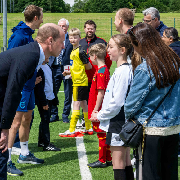 Prince William - Le prince William est allé à la rencontre de l'équipe britannique de football avant l'Euro le 14 juin prochain, dans leur centre d'entraînement de St George's Park à Burton upon Trent. 10 juin 2024. @ Paul Cooper/Daily Telegraph/PA Wire.