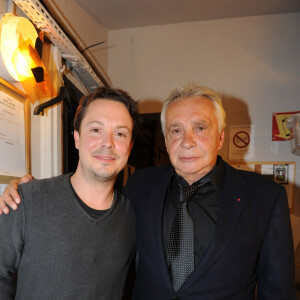 Davy Sardou, Michel Sardou - Davy Sardou et Francis Huster sur scene dans la piece "L'affrontement" de Bill C. Davis et mise en scene par Steve Suissa au theatre Rive Gauche a Paris le 29 mai 2013.