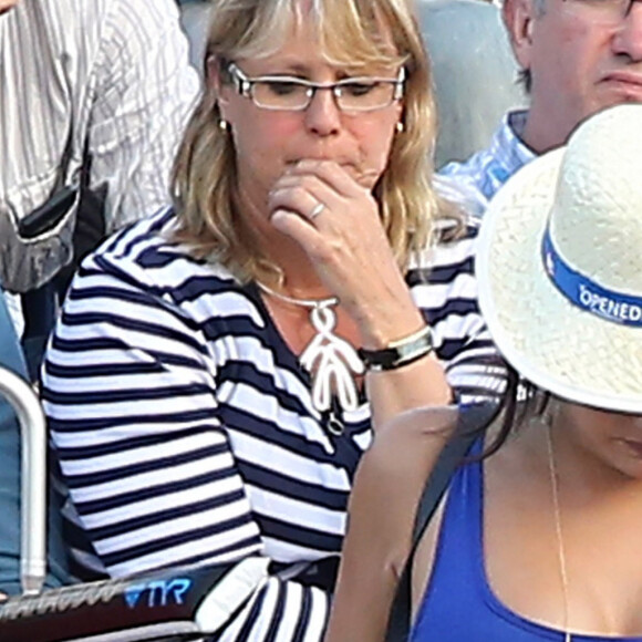 Valérie Bègue enceinte de six mois est venue soutenir son compagnon Camille Lacourt qui participe à l'Open EDF de Natation, 6 juillet 2012. 