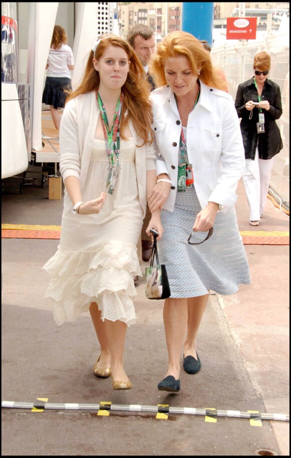 Ils avaient partagé leur vie alors qu'elle n'avait que 18 ans. 
Sarah Ferguson et sa fille la princesse Beatrice la veille du Grand Prix de Formule 1 de Monaco, 27 mai 2006