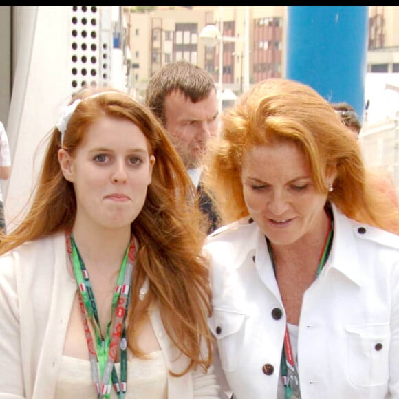 Ils avaient partagé leur vie alors qu'elle n'avait que 18 ans. 
Sarah Ferguson et sa fille la princesse Beatrice la veille du Grand Prix de Formule 1 de Monaco, 27 mai 2006