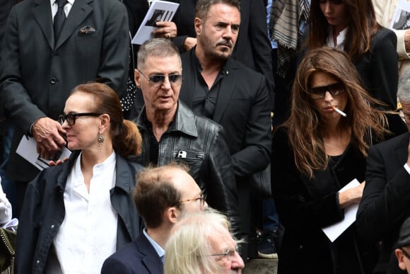 Il y a quelques mois, il perdait une autre amie et icône, Jane Birkin
Carole Bouquet, Etienne Daho, José Garcia, Maïwenn Le Besco - Sorties des obsèques de Jane Birkin en l'église Saint-Roch à Paris. Le 24 juillet 2023 © Jacovides-KD Niko / Bestimage