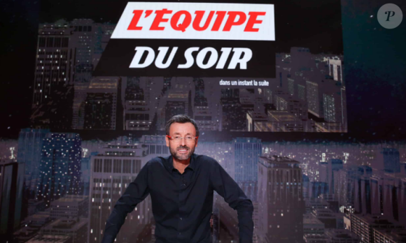 Olivier Menard, présentateur de "L'Equipe du soir" diffusée sur la chaîne L'Equipe.