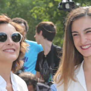 Inès de la Fressange et sa fille Nine d'Urso - Arrivées au défilé de mode "Chanel", collection Haute-Couture automne-hiver 2015/2016, au Grand Palais à Paris. Le 7 juillet 2015  Arrivals at Chanel fashion show F/W Haute Couture 2015/2016 in Paris. On july 7th 2015