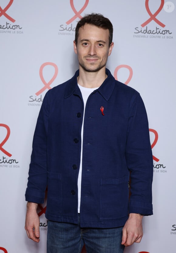 Hugo Clément - Photocall de la soirée de lancement du "Sidaction" au théâtre Edouard VII à Paris le 4 mars 2024. © Denis Guignebourg/Bestimage