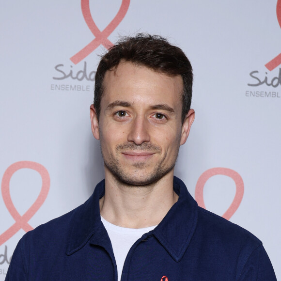 Hugo Clément - Photocall de la soirée de lancement du "Sidaction" au théâtre Edouard VII à Paris le 4 mars 2024. © Denis Guignebourg/Bestimage