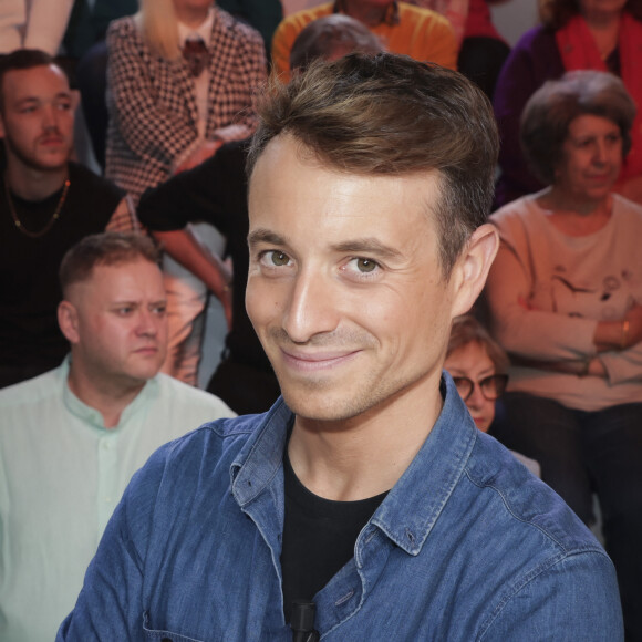 Exclusif - Hugo Clément - Sur le plateau de l’émission TPMP (Touche Pas à Mon Poste) présentée par C.Hanouna et diffusée sur C8 - Paris le 7 octobre 2022. © Jack Tribeca / Bestimage