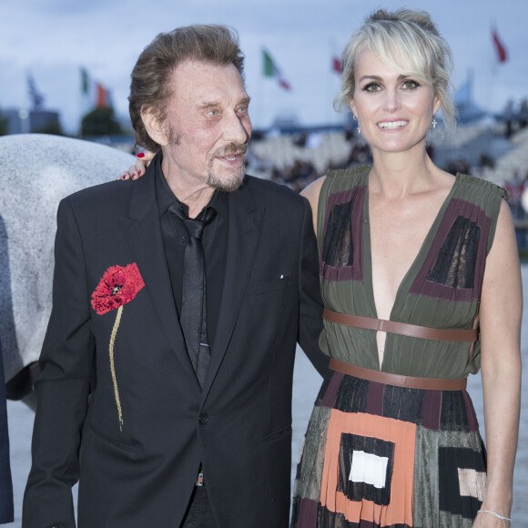 Pour l'inauguration, Laeticia s'était longuement confiée à nos confrères du "Parisien".
Johnny Hallyday et sa femme Laeticia Hallyday - Remise du Prix Eiffel avec Johnny et Laeticia Hallyday - Record du saut en hauteur de la ville de Paris / EOS - Longines Paris Eiffel Jumping à la plaine de Jeux de Bagatelle à Paris le 1er juillet 2016. Cette remise de prix est le prologue de la soirée au profit de l'association "La bonne étoile" de Laeticia Hallyday. © Olivier Borde / Veeren / Bestimage