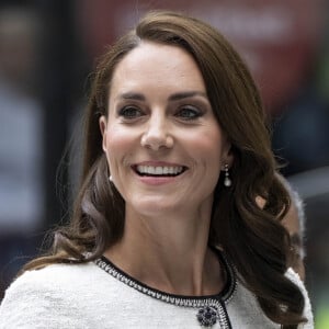 Sur X, un nouveau cliché de la duchesse a été publié et elle annonce une bonne nouvelle
Catherine (Kate) Middleton, princesse de Galles, arrive à la réouverture de la National Portrait Gallery à Londres, Royaume-Uni à la suite d'un programme de rénovation de trois ans. La galerie a subi une transformation majeure depuis la fermeture de ses portes, la plus importante depuis l'ouverture du bâtiment il y a 127 ans.