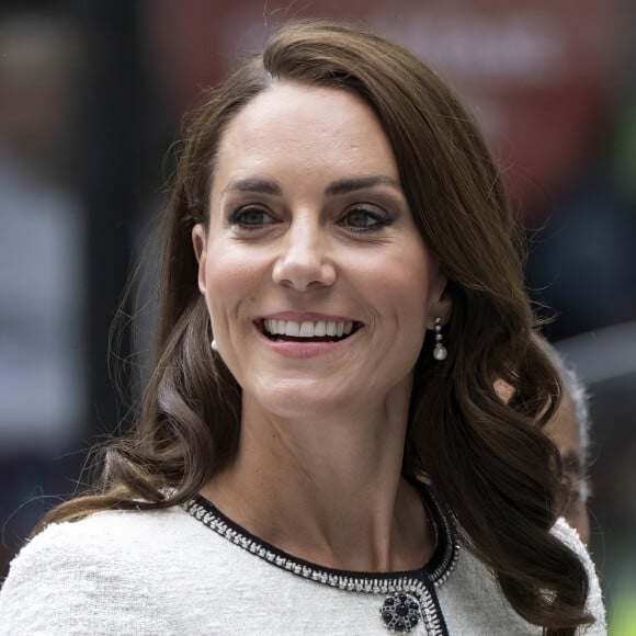 Sur X, un nouveau cliché de la duchesse a été publié et elle annonce une bonne nouvelle
Catherine (Kate) Middleton, princesse de Galles, arrive à la réouverture de la National Portrait Gallery à Londres, Royaume-Uni à la suite d'un programme de rénovation de trois ans. La galerie a subi une transformation majeure depuis la fermeture de ses portes, la plus importante depuis l'ouverture du bâtiment il y a 127 ans.